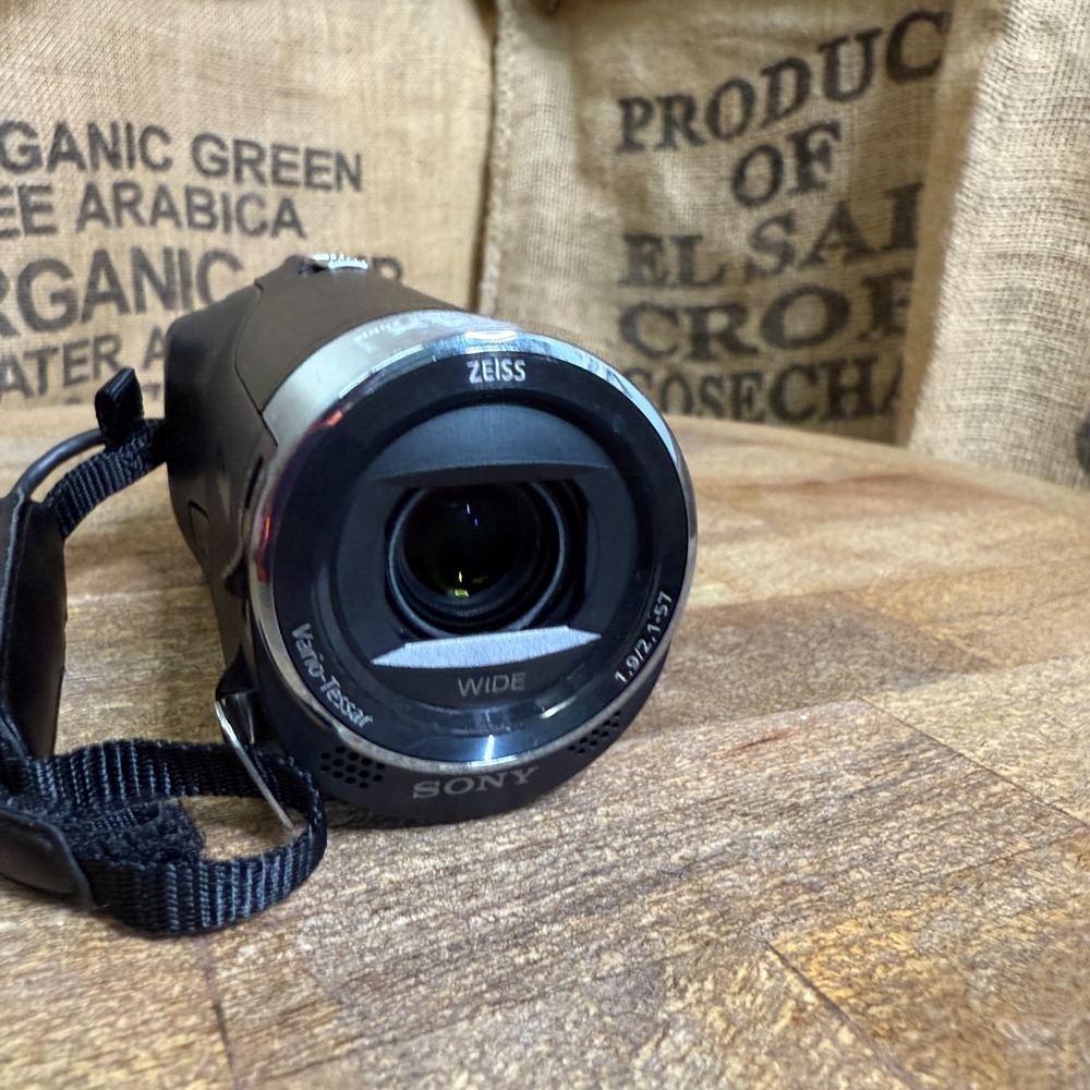 Sony HDR-CX240 1080p Full HD Camcorder w/ 64GB Memory Card Built-in Microphone - Picture 8 of 10
